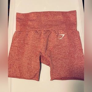 GYMSHARK 4” SEAMLESS SHORTS - red heather. SIZE SMALL